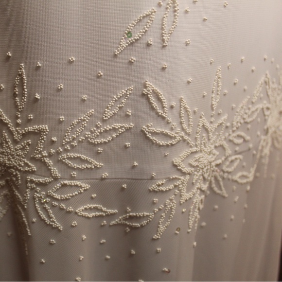 White beaded dress - Picture 11 of 11